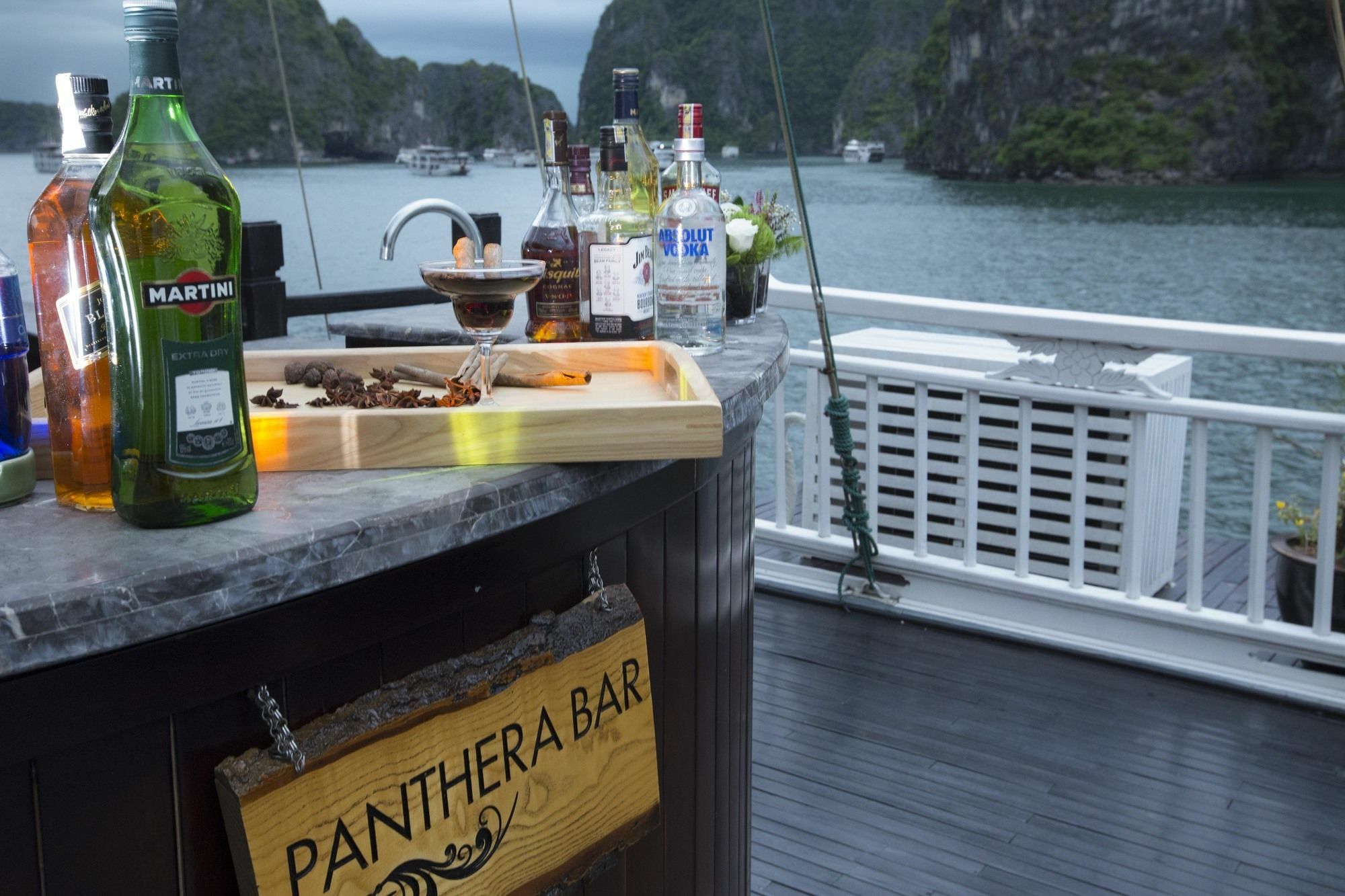 Hera Boutique Cruise Ha Long Bay エクステリア 写真